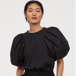 H&M STYLISH BLACK CREW-NECK COTTON JERSEY TOP W/ SHORT BALLOON SLEEVES - NWT